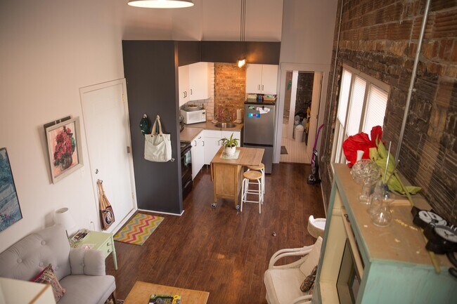 Building Photo - 108 S Hosmer St