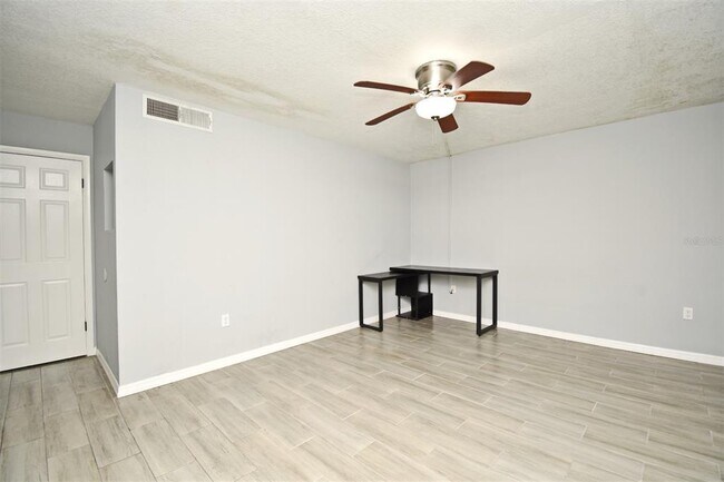 Building Photo - 610 Cranes Way