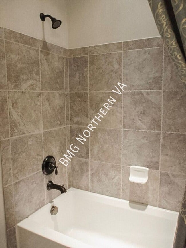 Building Photo - 24688 Hutchinson Farm Dr