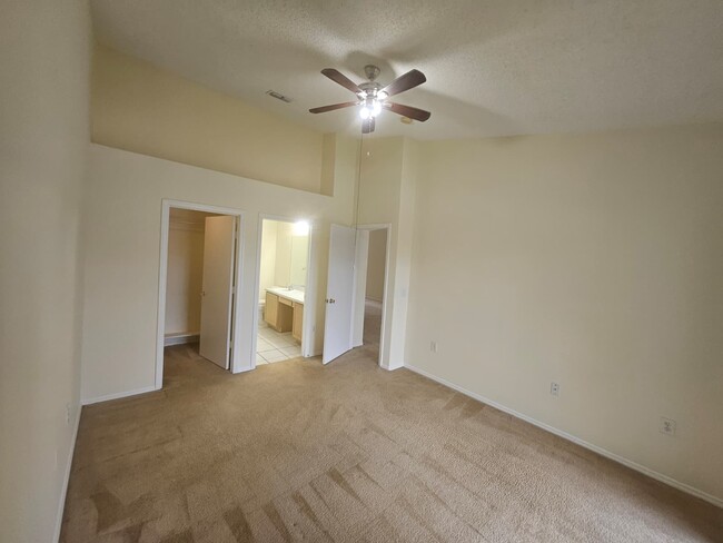 Building Photo - 13415 Fairway Glen Dr
