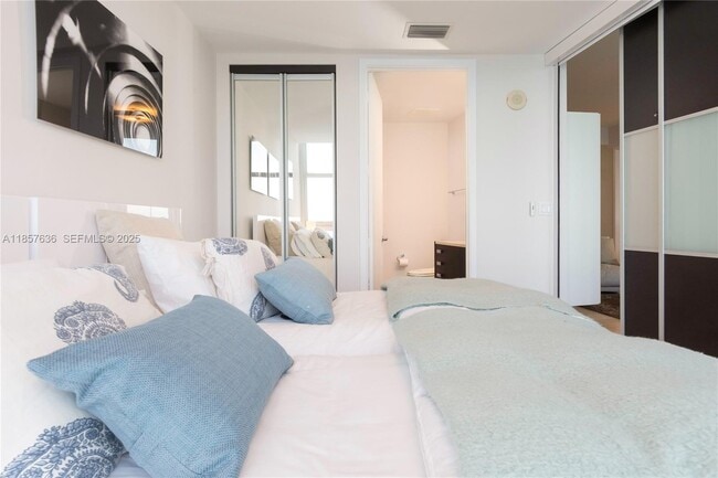 Building Photo - 18201 Collins Ave