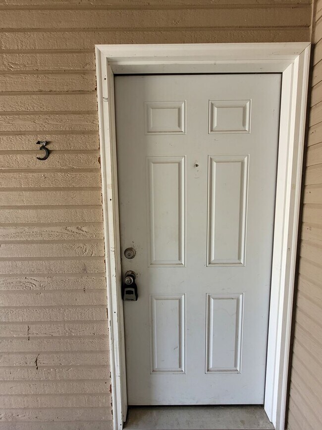 Building Photo - Cute 1 Bedroom 1 Bathroom Apartment near s...