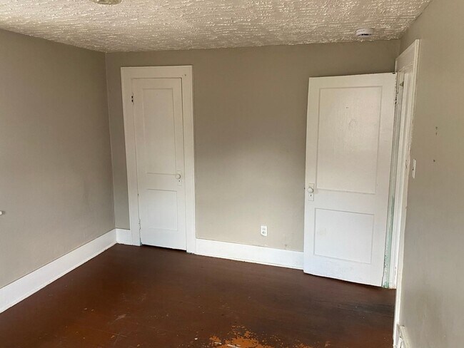Building Photo - Spacious 3-Bedroom Home for Lease in Akron