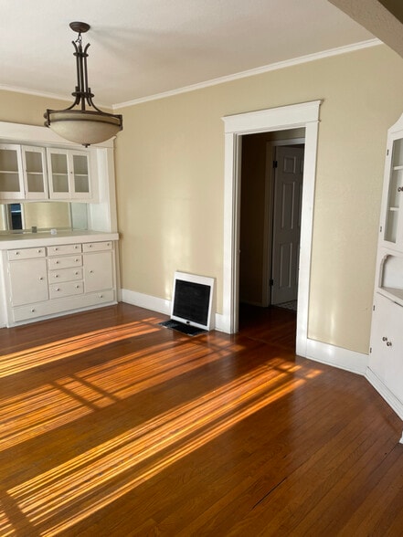 Building Photo - 515 S Indiana St