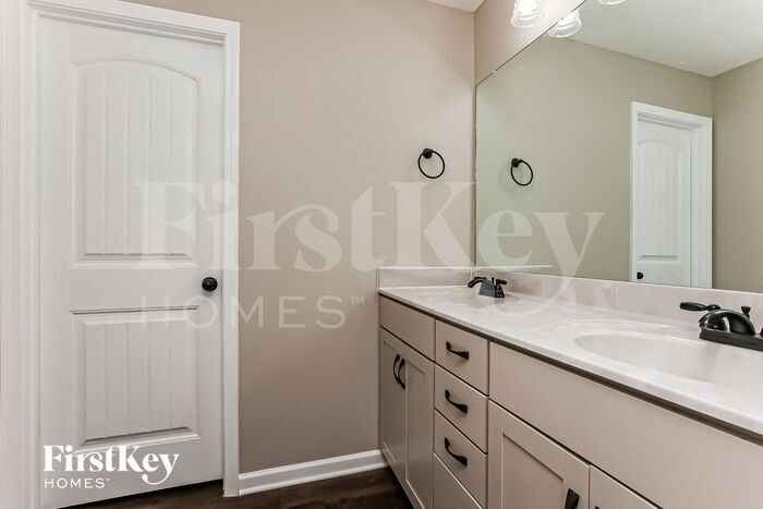 Building Photo - 539 Medallion Cir