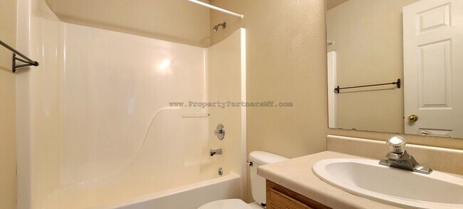 Building Photo - 5Bd/2Ba Spacious House in Durston Meadows