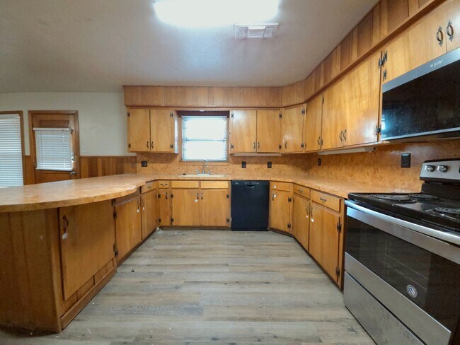 Building Photo - Spacious 3 Bed 2 Bath In Central Lubbock