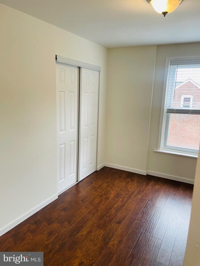 Building Photo - 442 W Hanover St