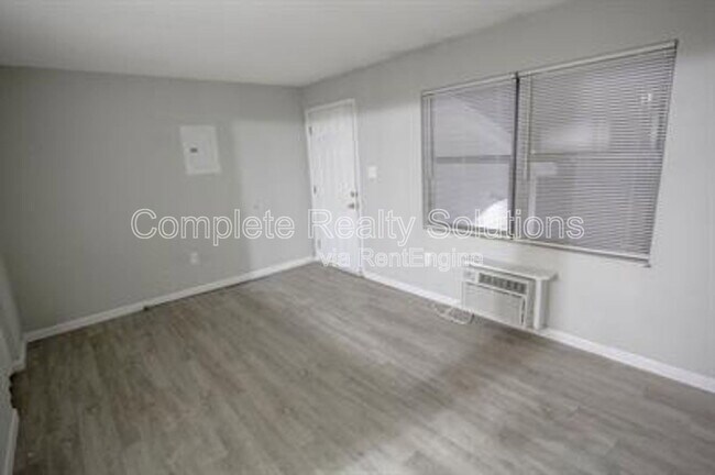 Building Photo - 790 Country Aire Ct