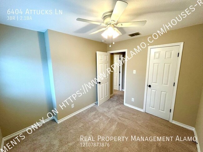 Building Photo - AVAILABLE NOW! 2-Story 3 Bedroom / 2.5 Bat...