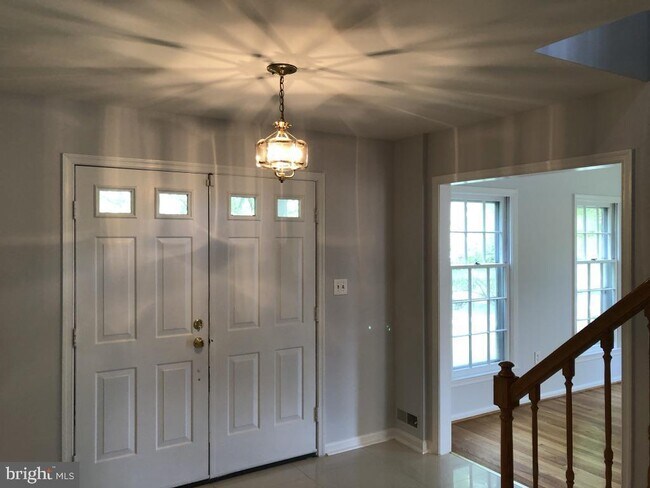 Building Photo - 991 Farm Haven Dr