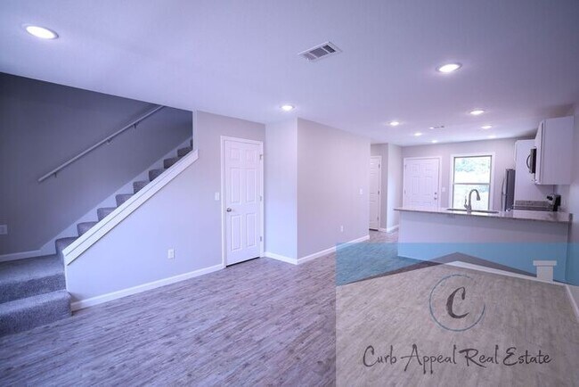 Building Photo - First month move in special $800!! Beautiful 2 bed 2 bath duplex, includes washer and dryer