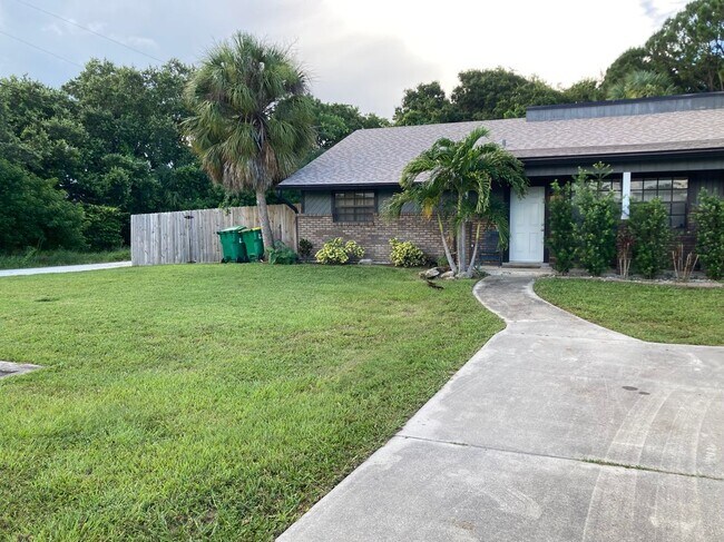 Primary Photo - 3806 Lake Dr
