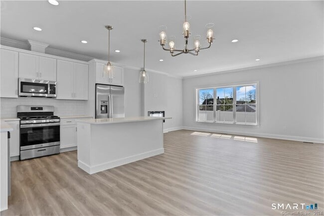 Building Photo - 348 Halley Ave