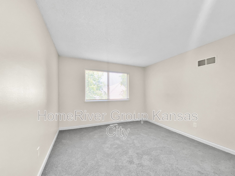 Building Photo - 304 NW 36th St Terrace