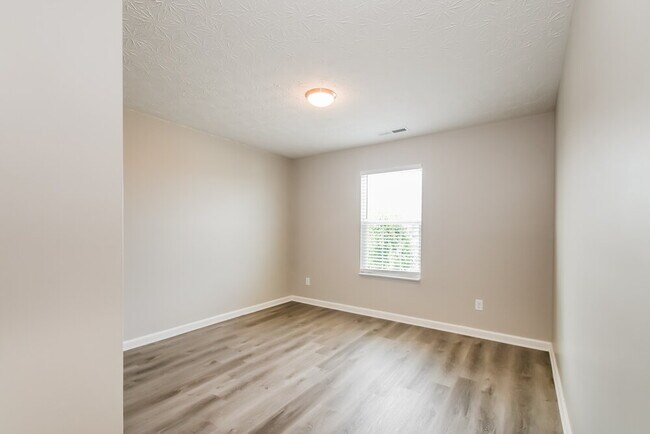 Building Photo - 577 Farnham Dr