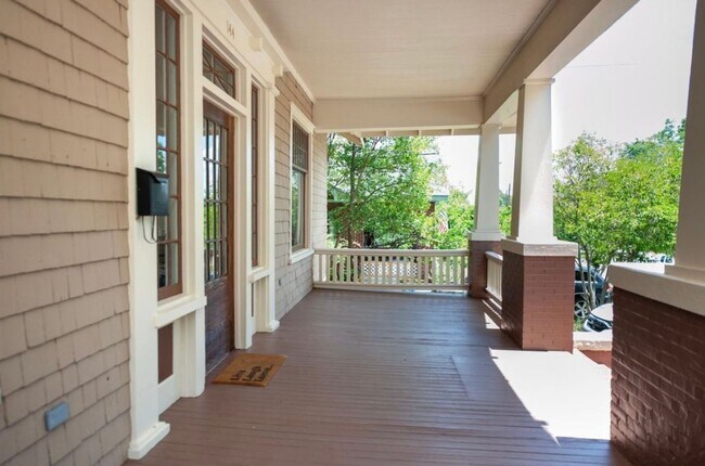 Building Photo - Historic Charm Meets Downtown Living!