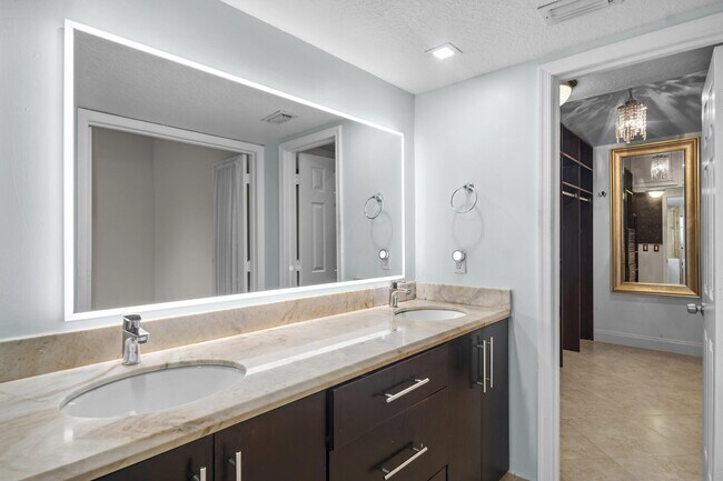 Building Photo - 5281 Bolero Cir