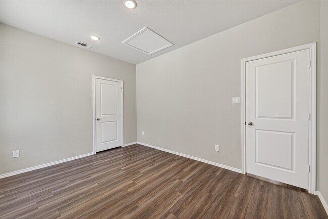 Building Photo - 12004 Canal St