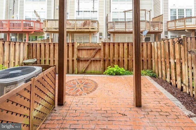 Building Photo - 938 Herons Run Ln