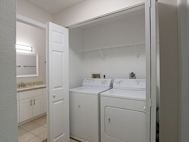 Building Photo - Royal Greens 11480-102