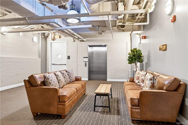 Building Photo - 2917 Main St