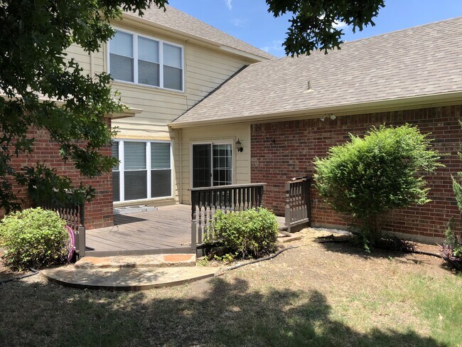 Building Photo - 5 Bedrooms in Richardson!