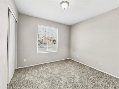 Building Photo - 3843 W Bloomfield Rd