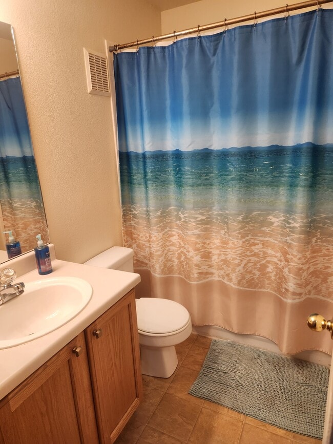 Building Photo - 4965 Universal Heights