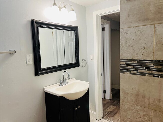 Building Photo - 501 25th Ave W