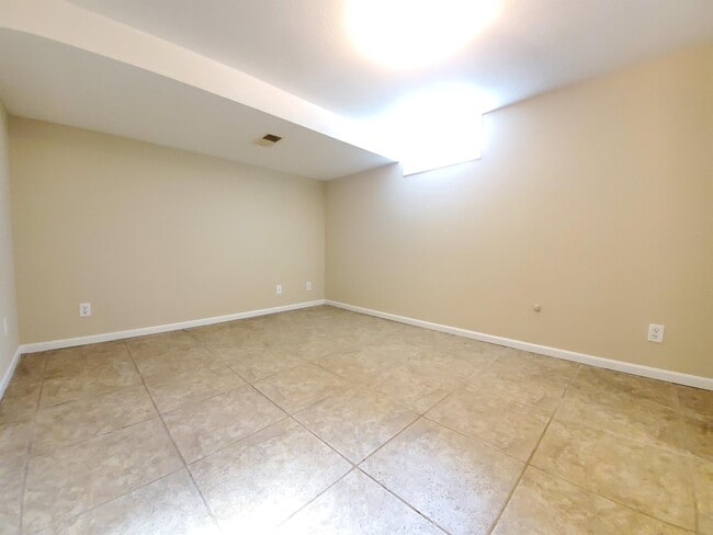 Building Photo - 1452 13th Ave NW