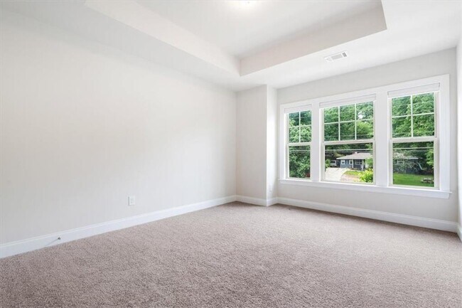 Building Photo - 2560 Clairebrooke Bnd