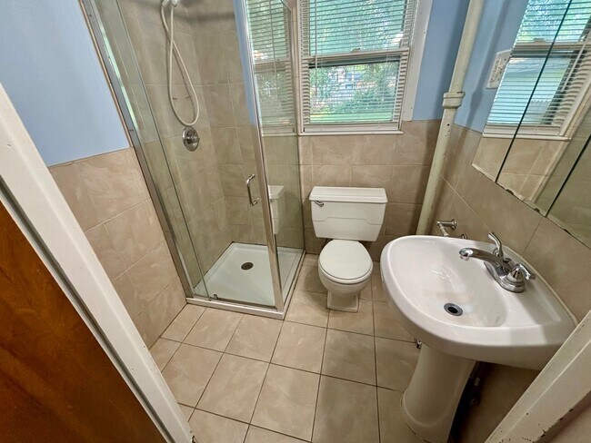 Building Photo - 3-bedroom home with Washer & Dryer Included