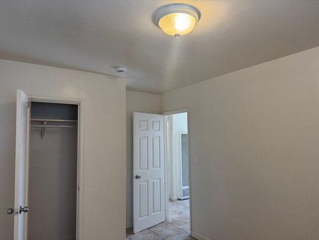 Building Photo - 232 Warren Ave