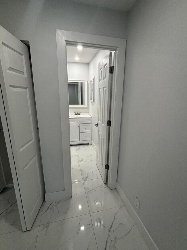 Building Photo - 2860 Coral Springs Dr