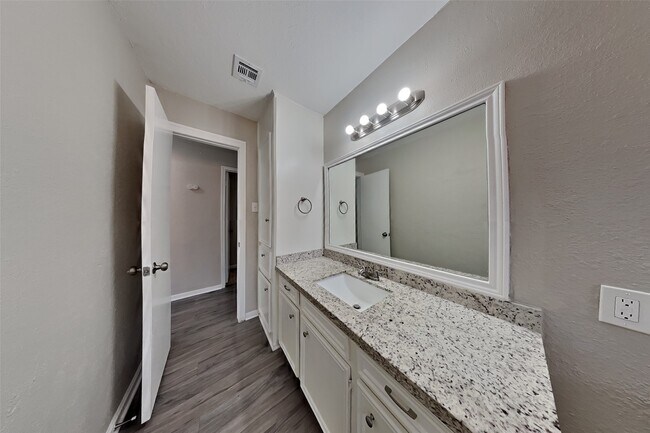 Building Photo - 5315 Derbyshire Dr