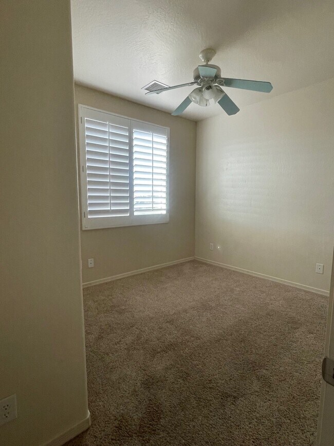 Building Photo - 1170 N Opal Dr