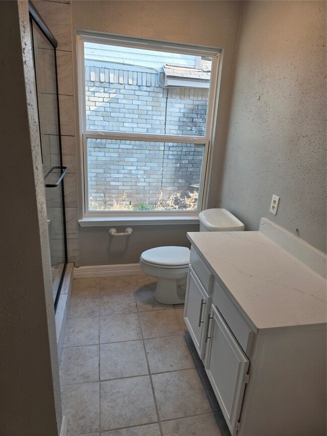 Building Photo - 3214 S Briar Knoll Dr