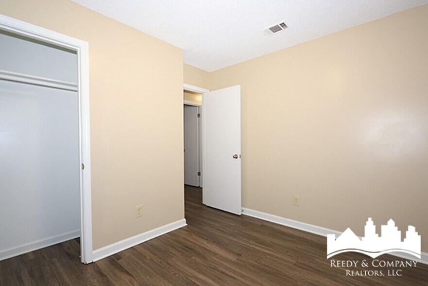 Building Photo - 2559 Wellons Ave