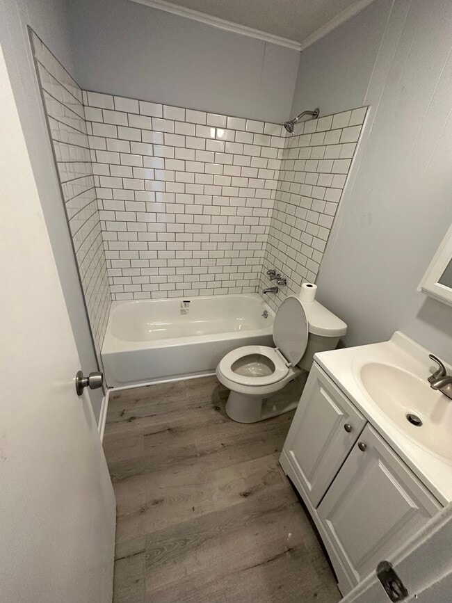 Building Photo - 2 Bedroom, 1 Bath