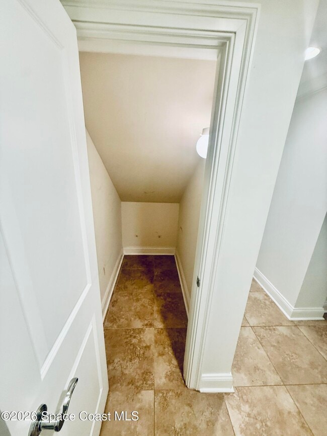 Building Photo - 860 Vignoles NE Ave