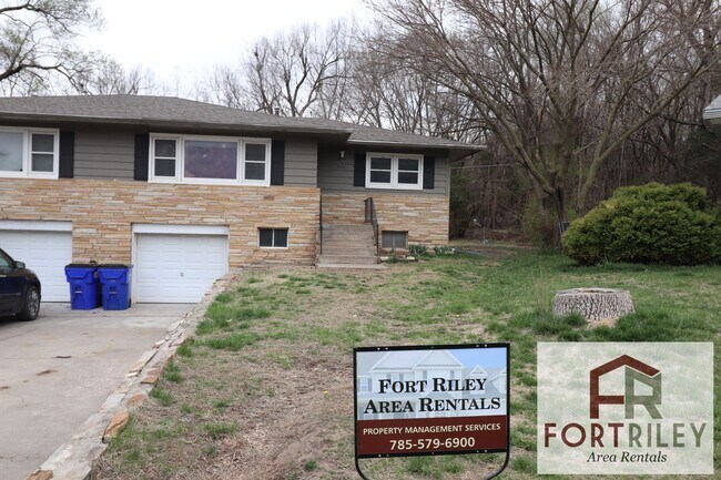 Building Photo - 519 Maple St
