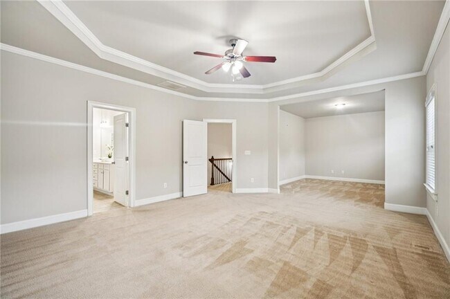 Building Photo - 5180 Mirror Lake Dr