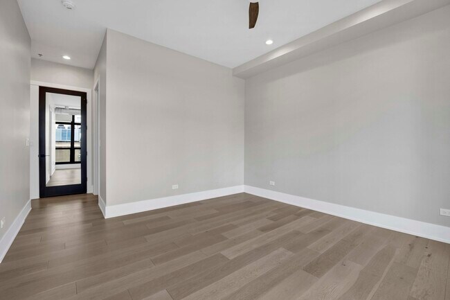 Building Photo - 23 N Green St