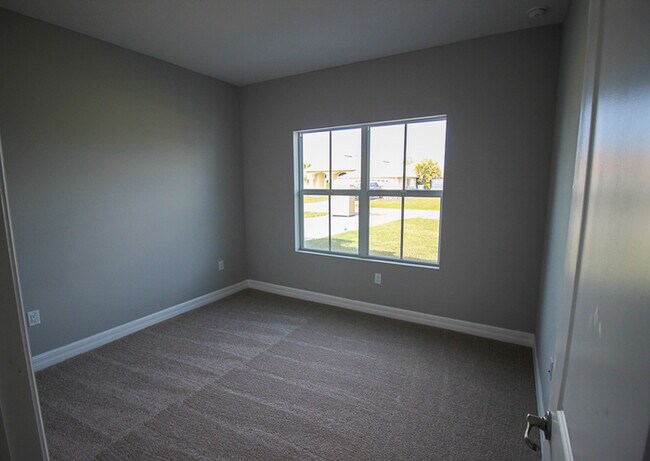 Building Photo - 25377 Doredo Dr