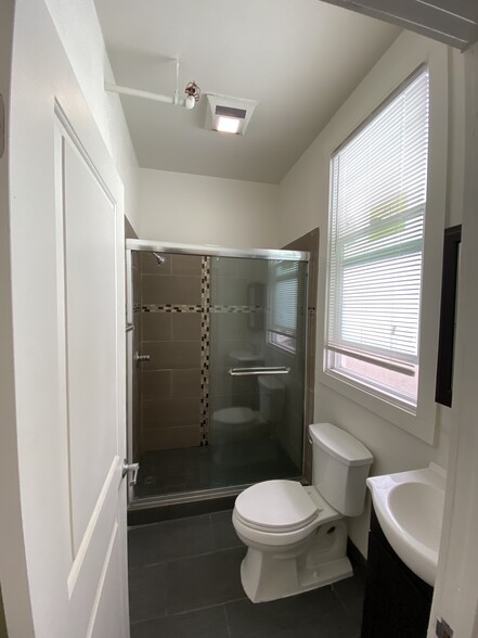 Bathroom - 1449 Powell St