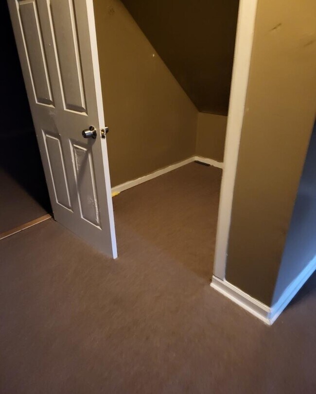 Building Photo - 8752 S Saginaw Ave