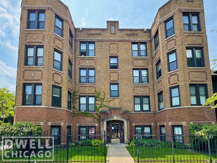 Building Photo - 4208 N Clark St