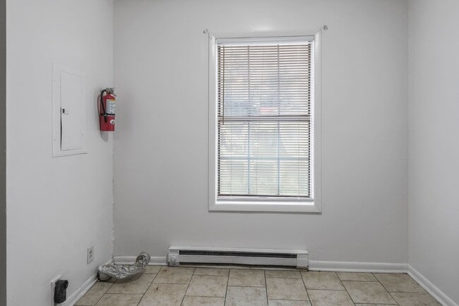 Building Photo - 2 Bedroom Duplex with Huge Back Yard!