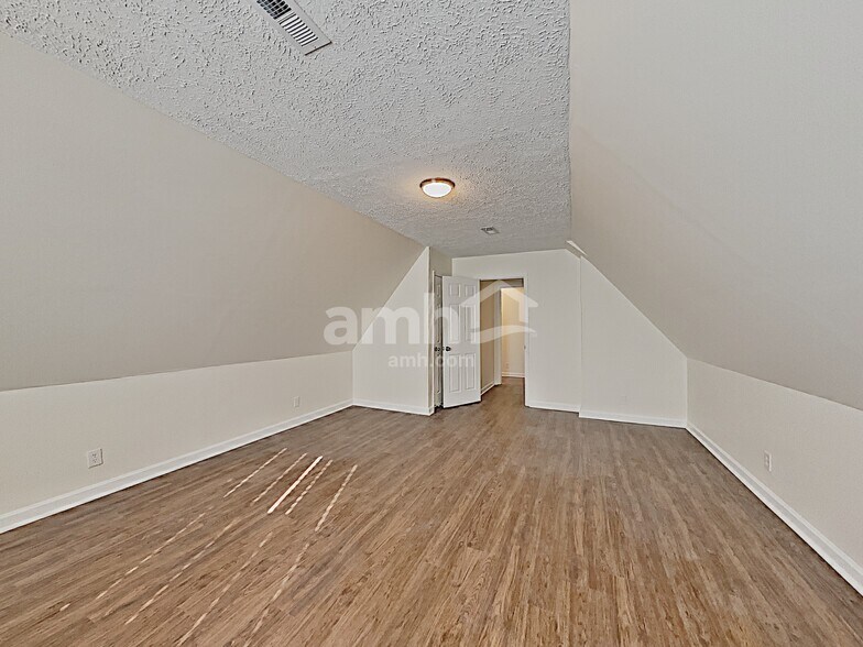 Building Photo - 3429 White Pine Dr